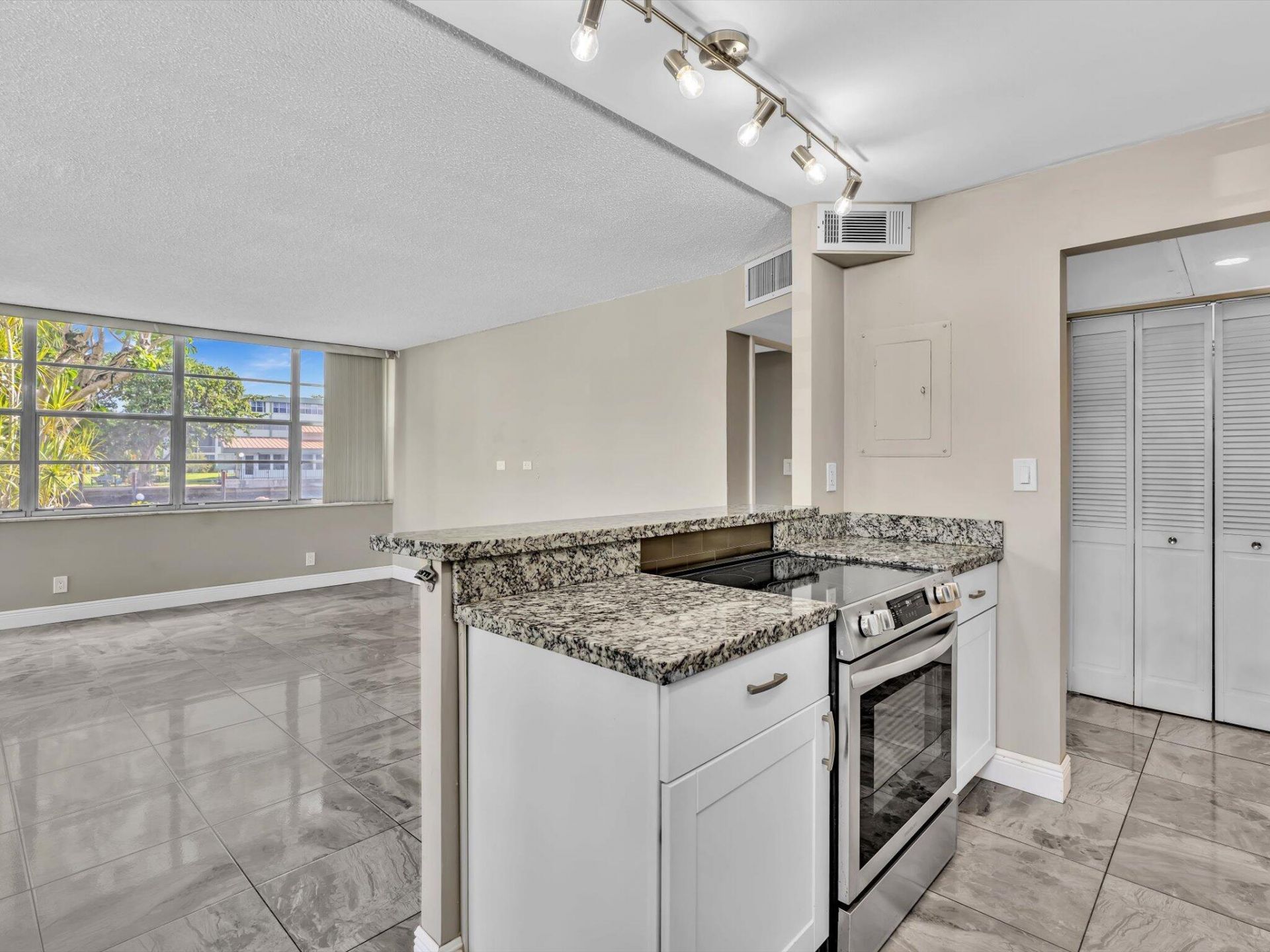 2741 Taft Street, Unit 104, Hollywood, FL 33020 Photo