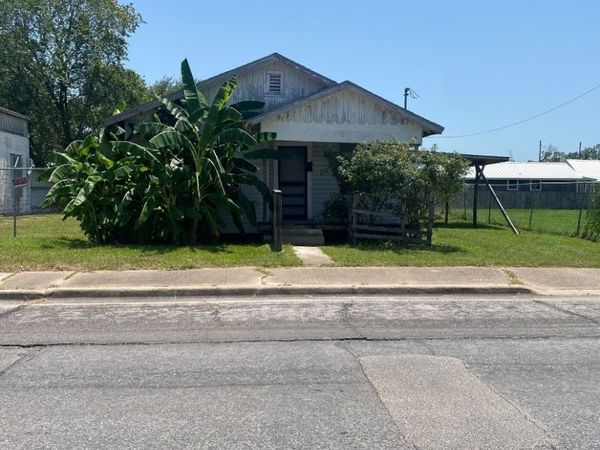 705 E North Street, Victoria, TX 77901