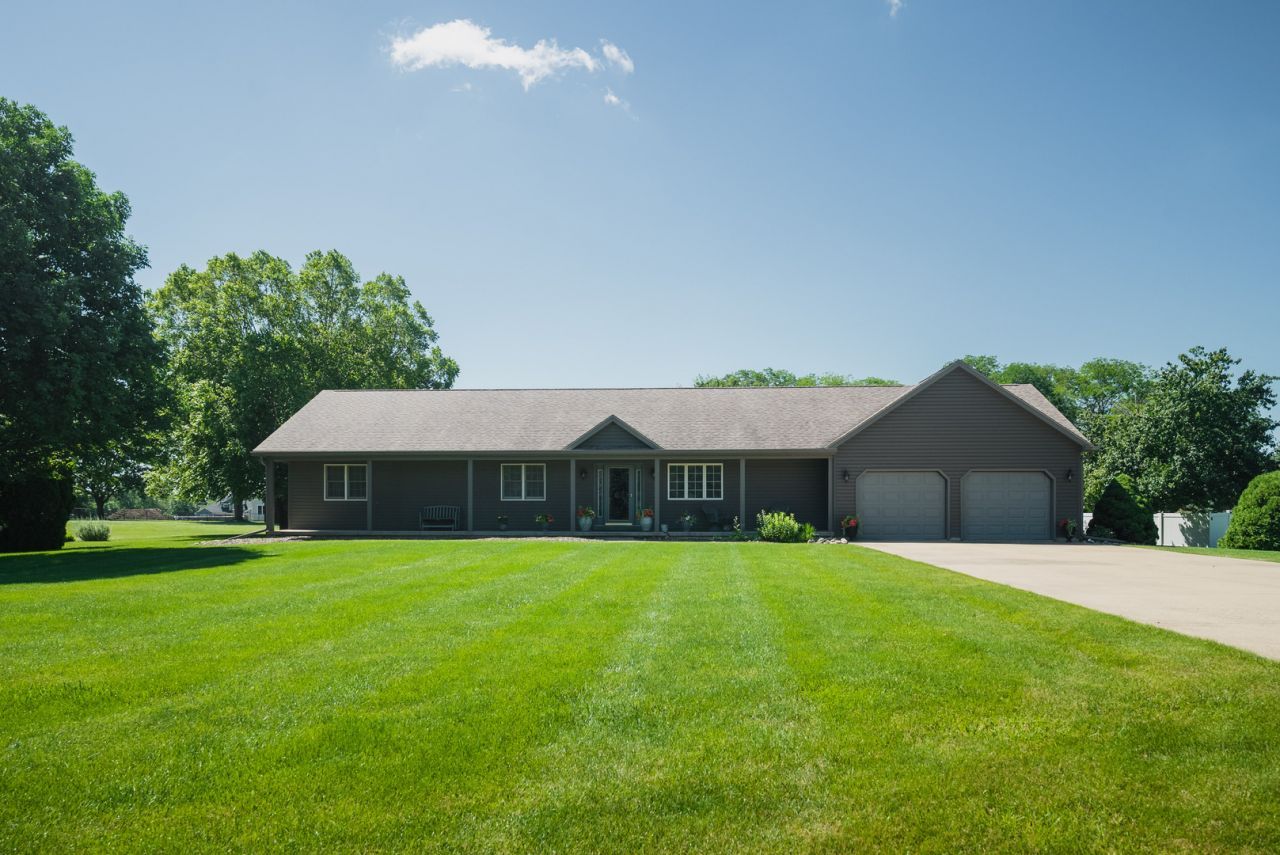 800 Burgess Drive , Utica, IL 61373 Main Photo