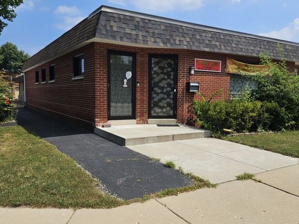 2621 Elisha Avenue , Zion, IL 60099