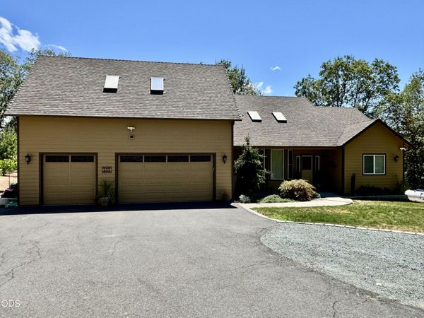 155 El Camino Way, Grants Pass, OR 97526
