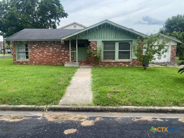 1001 Eisenhower Street , Victoria, TX 77901