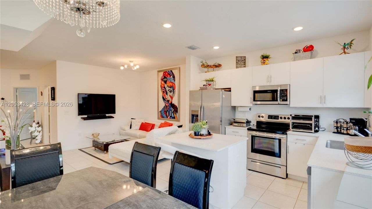 953 NE 211th St , Miami, FL 33179 Photo