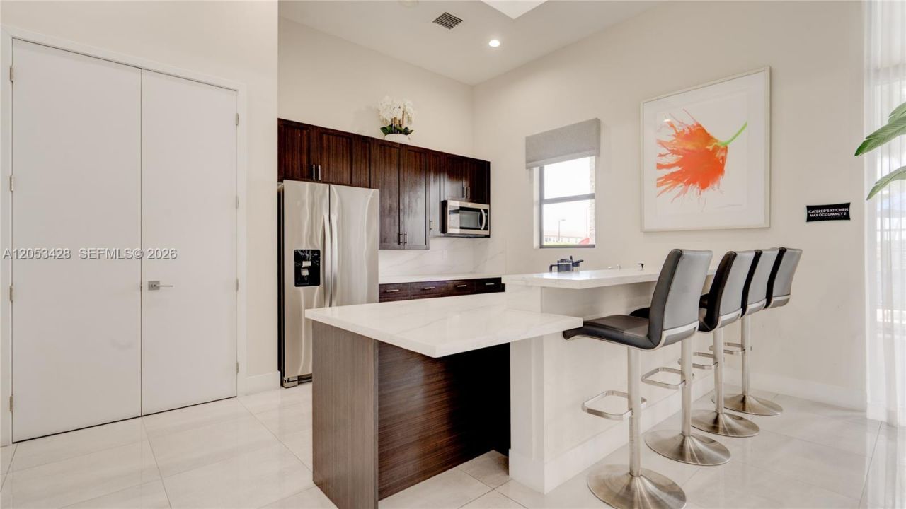 953 NE 211th St , Miami, FL 33179 Photo