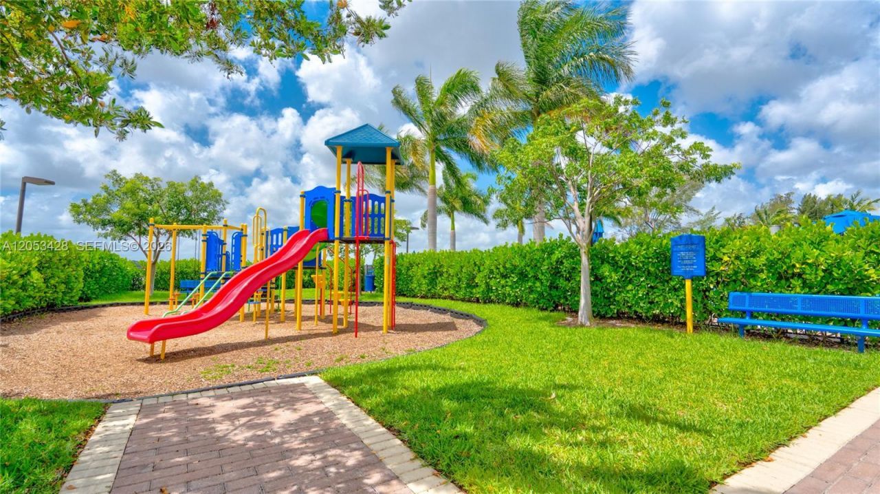 953 NE 211th St , Miami, FL 33179 Photo