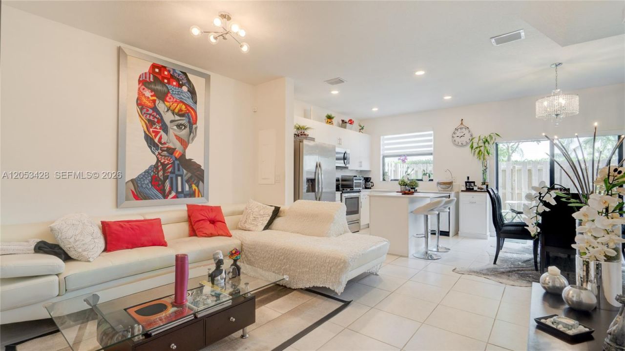 953 NE 211th St , Miami, FL 33179 Photo