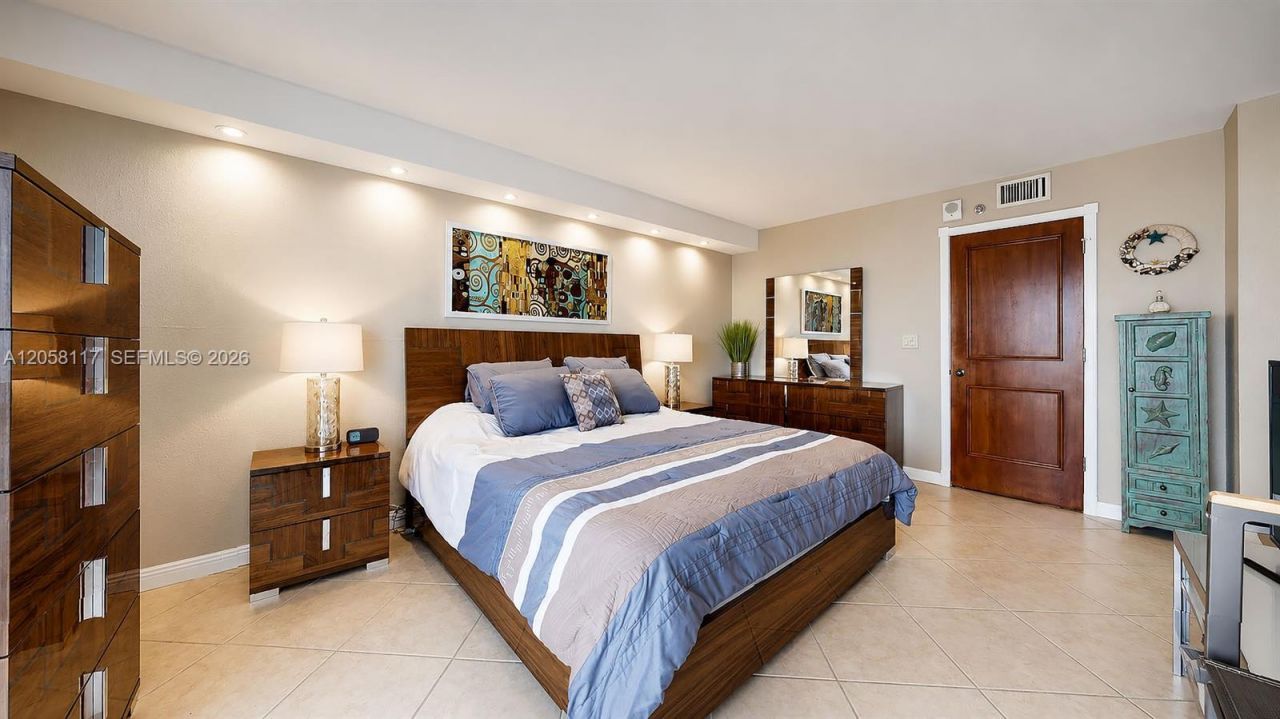 2401 Collins Ave , Unit 1709, Miami Beach, FL 33140 Photo