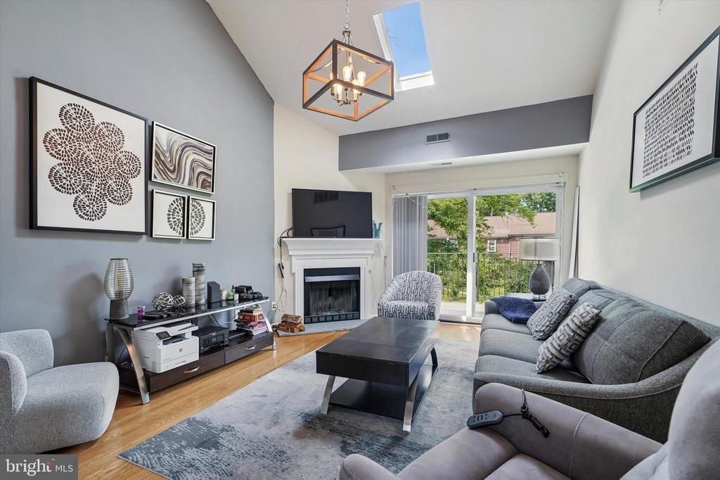 922 W MONTGOMERY AVENUE, BRYN MAWR, PA 19010