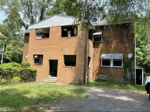568 101 Street , Cleveland, OH 44108