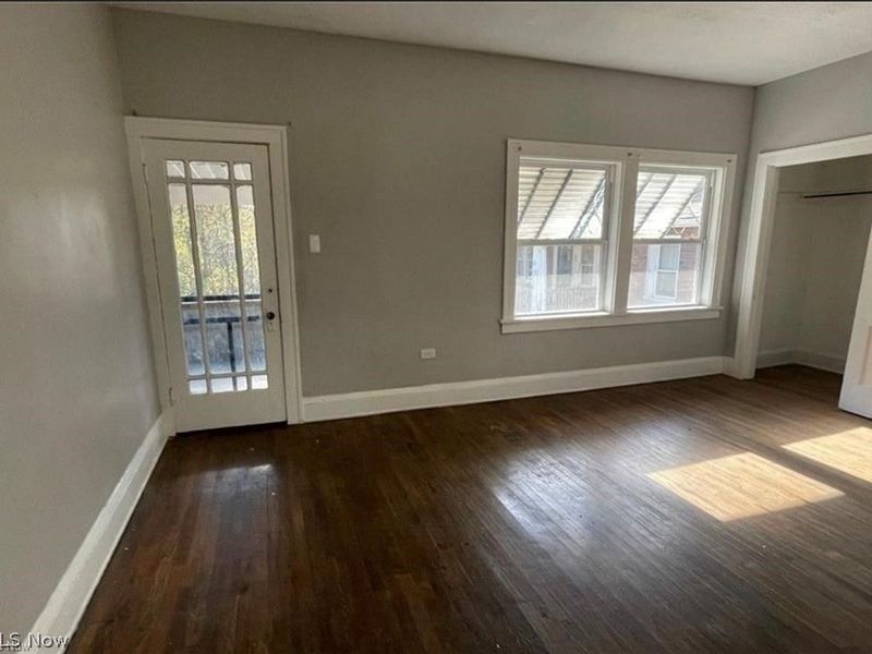 568 101 Street, Cleveland, OH 44108 Photo 6