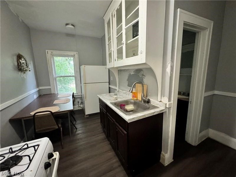 568 101 Street, Cleveland, OH 44108 Photo 7