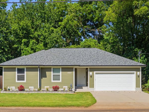 1027 S Overhill Avenue, Springfield, MO 65802