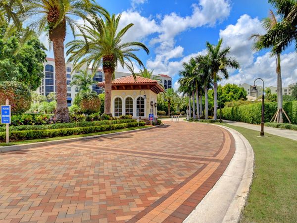 7460 La Paz Boulevard, Unit 304, Boca Raton, FL 33433