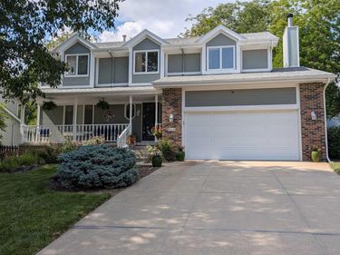 910 Hogan Drive, Papillion, NE 68046
