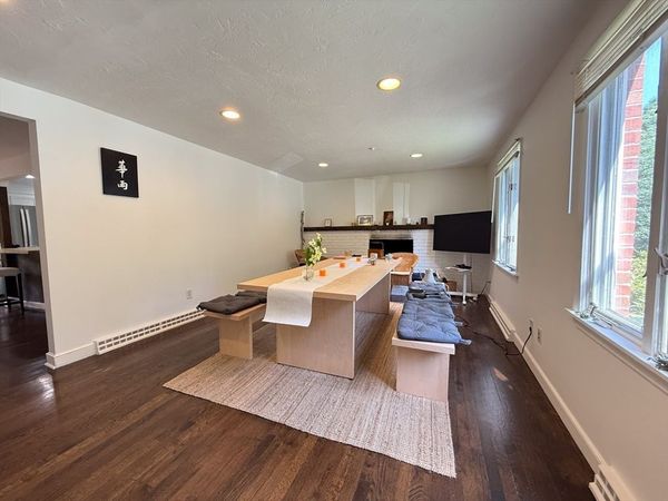 26 Hanmond Pond Pkwy, Brookline, MA 02467