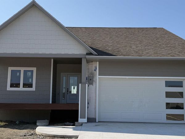 509 Ash Creek Dr, Beresford, SD 57004