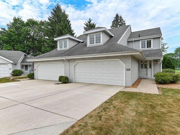 7436 W Tuckaway Creek Dr, Franklin, WI 53132