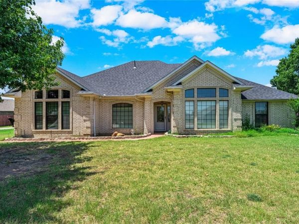 11 NW Sandy Trail Lane, Lawton, OK 73505