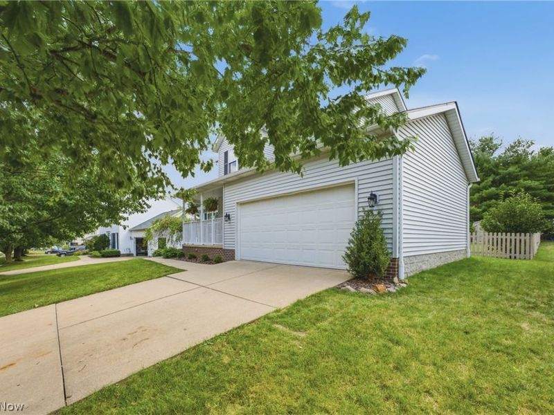 11041 Newbury Avenue NW, Uniontown, OH 44685 Photo 2