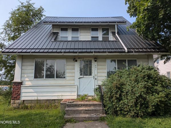 401 E Main Street , Alvordton, OH 43501
