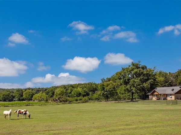 671 County Road 163, Gainesville, TX 76240