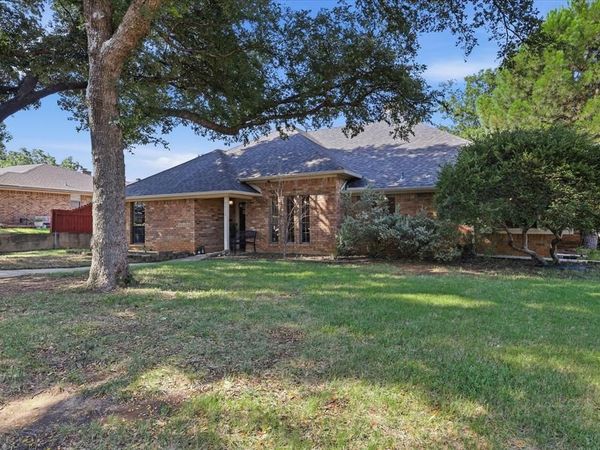 1614 Crested Butte Drive, Lewisville, TX 75077