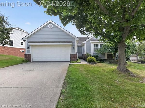 41703 Kirkwood Drive , Novi, MI 48377