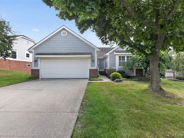 41703 Kirkwood Drive, Novi, MI 48377