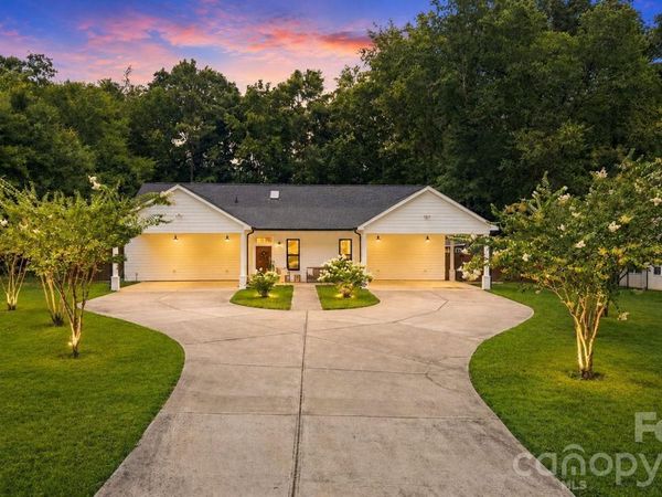 4515 Lindsay Lane, Matthews, NC 28105