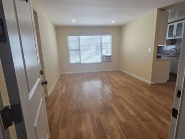 5950 Carlton Way, Unit 8, Los Angeles, CA 90028
