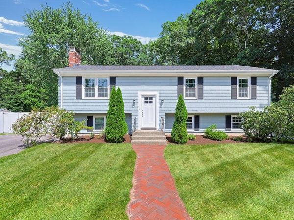 96 Glenfield Rd, North Attleboro, MA 02760