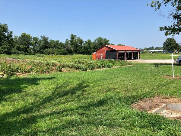 1595 E Kenwood Street , Siloam Springs, AR 72761