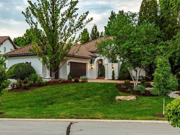 3240 W 138th Terrace, Leawood, KS 66224