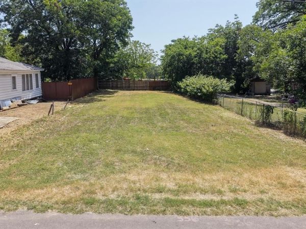 336 Leads Street , Dallas, TX 75203
