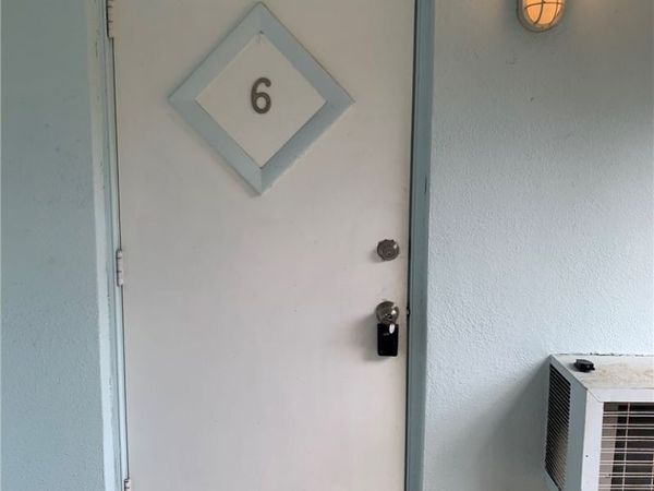 706 19th Street, Unit 6, Vero Beach, FL 32960