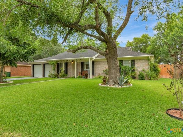 304 Tanglewood Drive , Victoria, TX 77901