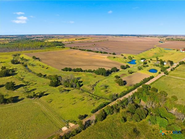 2663 W Crabb, West, TX 76691