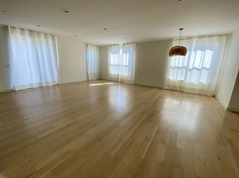 Main Photo