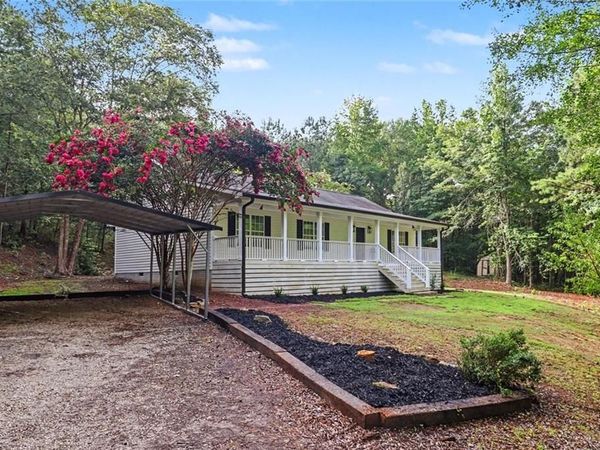 393 Macedonia Road , Newnan, GA 30263
