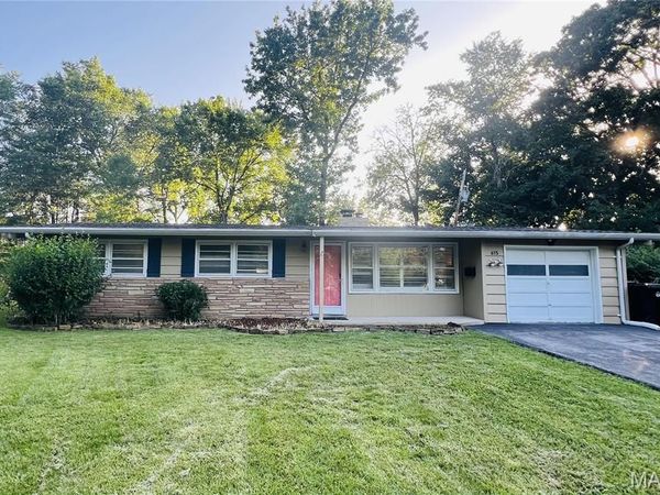 615 Crest Court , Kirkwood, MO 63122
