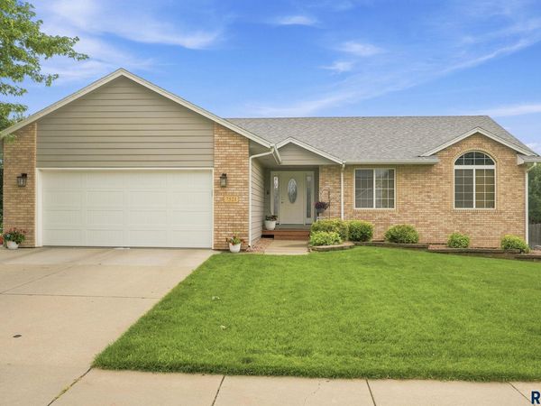 7521 S Hughes Ave, Sioux Falls, SD 57108