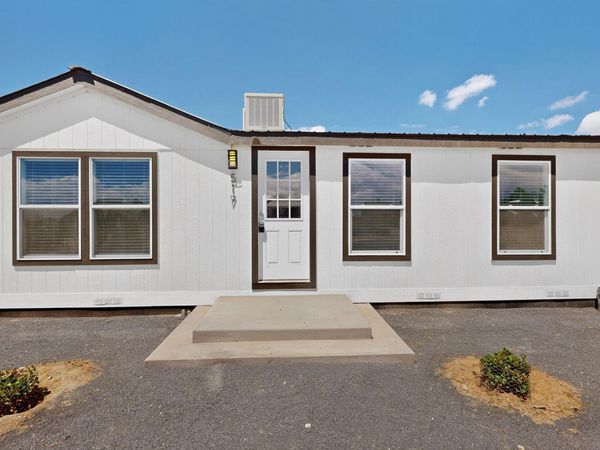 517 E First Street NE, Rio Rancho, NM 87124