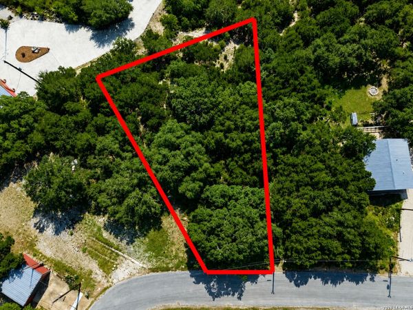 1484 CANYON RIDGE DR, Canyon Lake, TX 78133