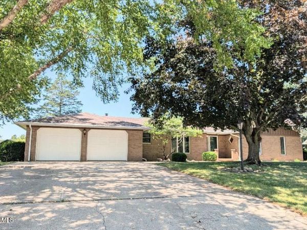 701 Hickory Lane , Delta, OH 43515