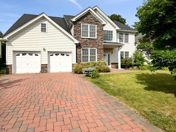 26 Pine Ln, Springfield, NJ 07081