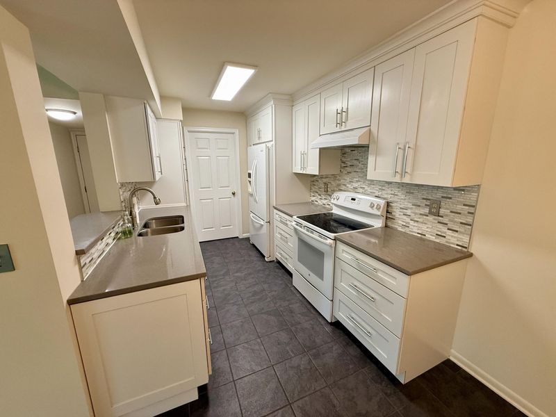 568 Cloverfield Lane, Unit 203, Covington, KY 41011 Photo 19