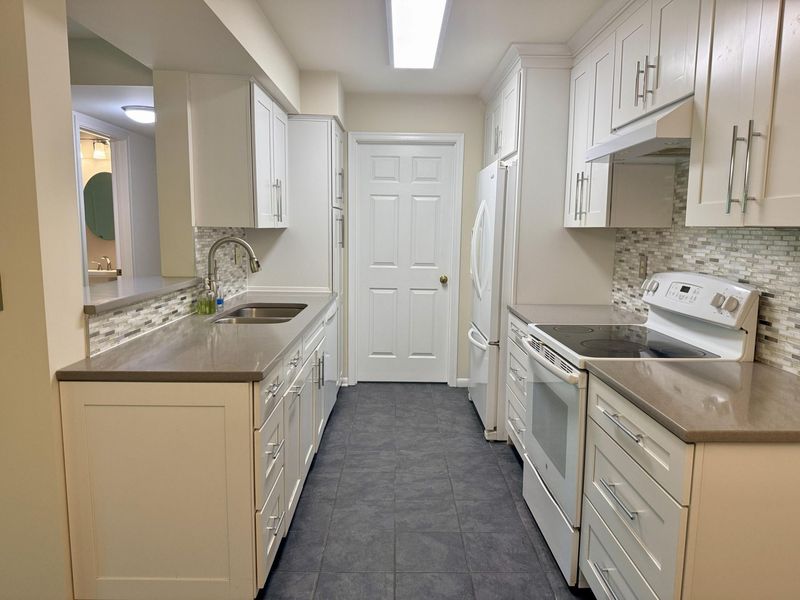 568 Cloverfield Lane, Unit 203, Covington, KY 41011 Photo 20