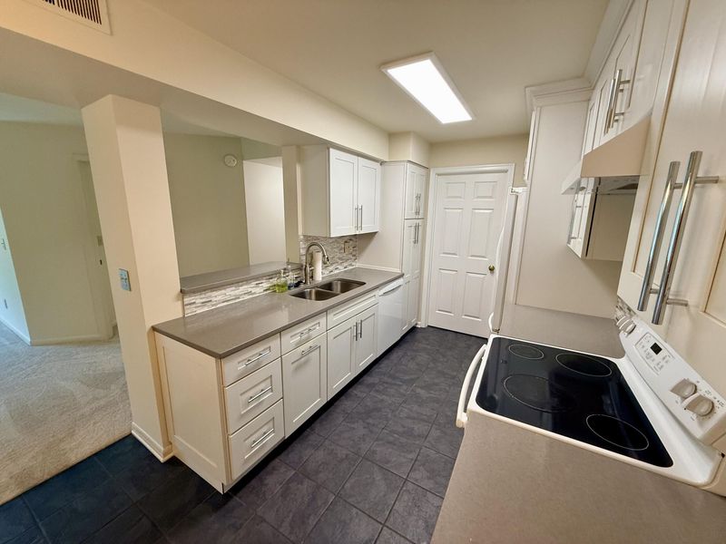 568 Cloverfield Lane, Unit 203, Covington, KY 41011 Photo 21