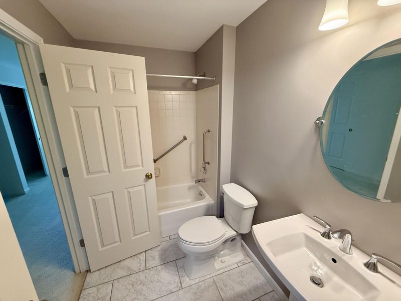 568 Cloverfield Lane, Unit 203, Covington, KY 41011 Photo 8