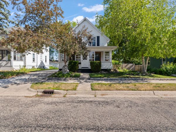 432 Pleasant Ave, Hartford, WI 53027
